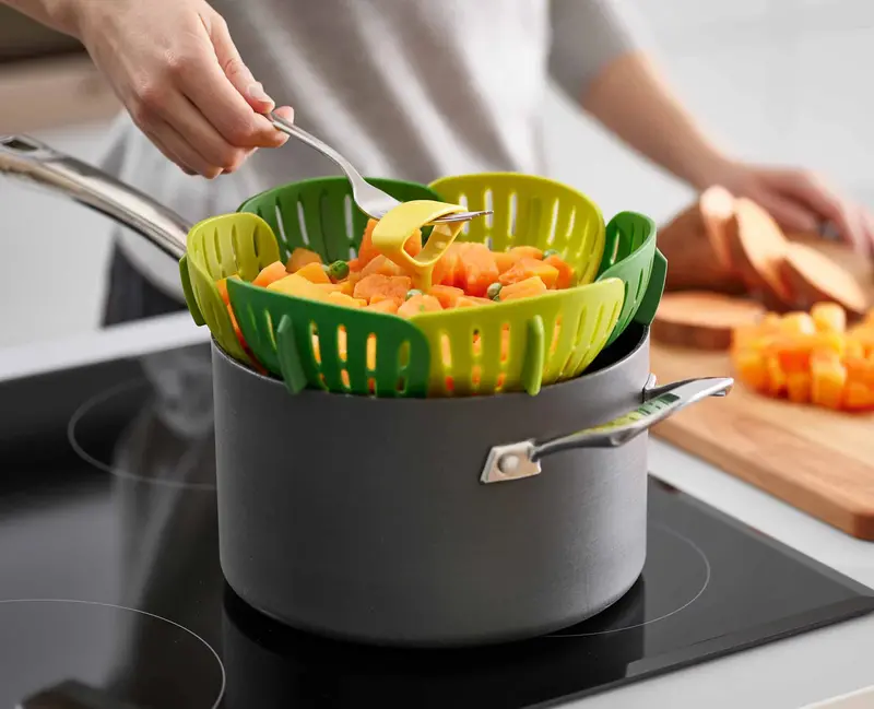 Bloom Collapsible Steamer Basket In Vibrant Green 1
