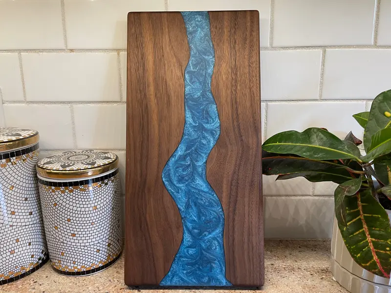 Customizable Epoxy River Charcuterie Board – Walnut Base, Multiple Sizes, Engraving Option 1