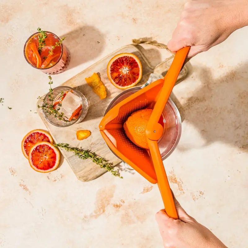 Dreamfarm Orange Fluicer – Handheld Citrus Juicer With Pulp Filter 1