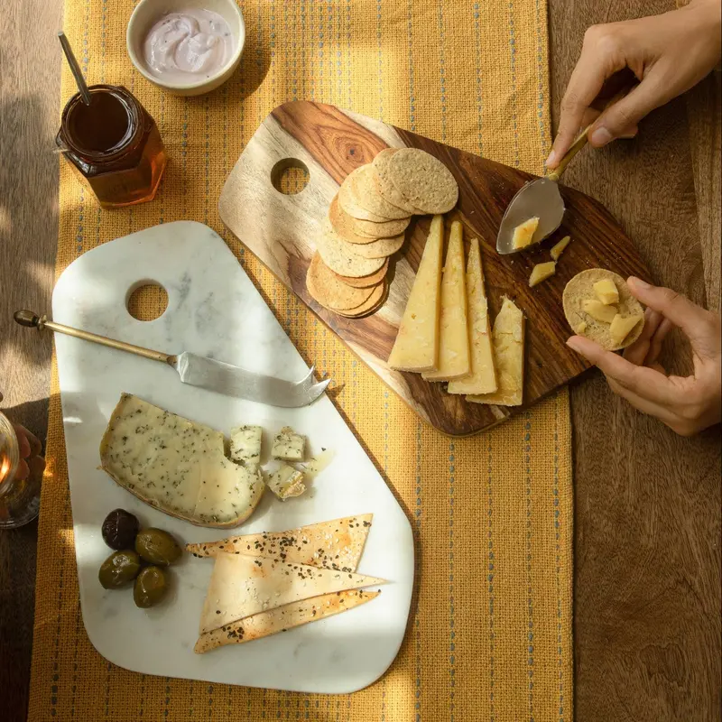 Duo-Tone Chopping Board – Acacia Wood And White Marble Composite Surface 1