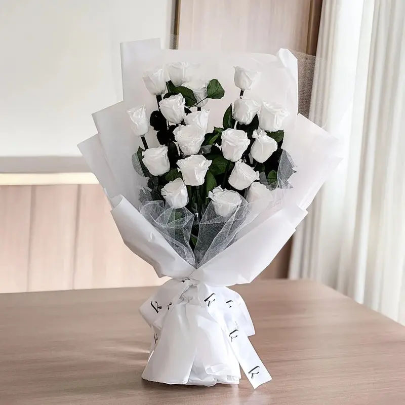 Elegant Preserved Roses Arrangement – Artfully Curated Bouquet 1