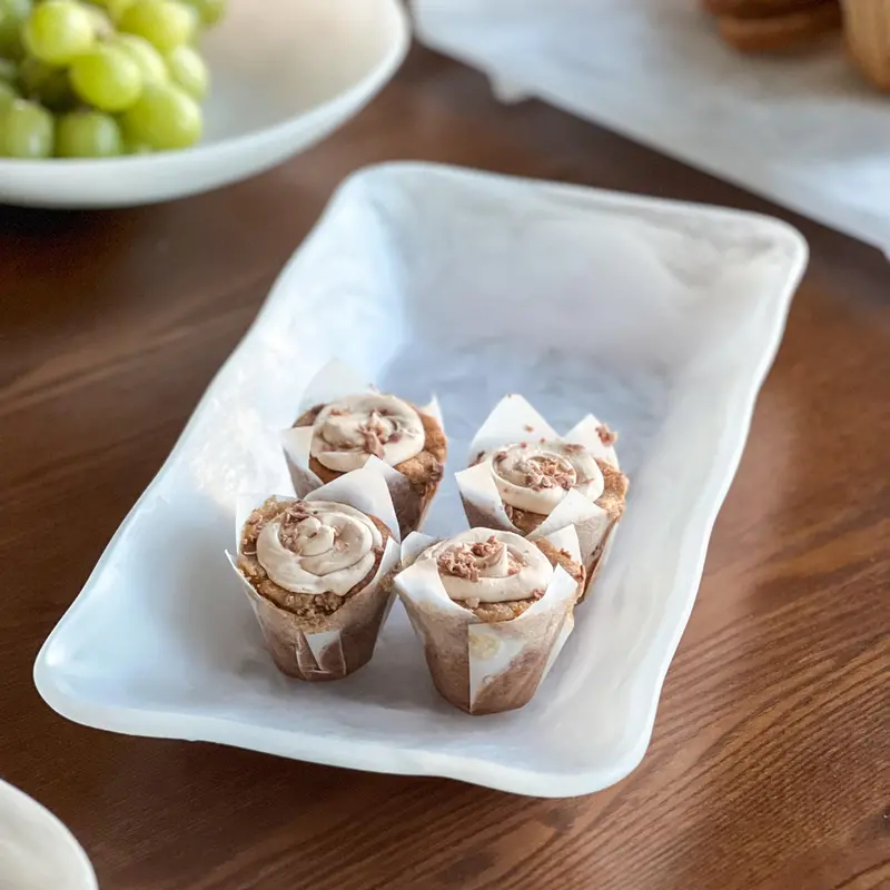 Kinor Resin White Swirl Tray – Clean, Modern Serving Surface 1
