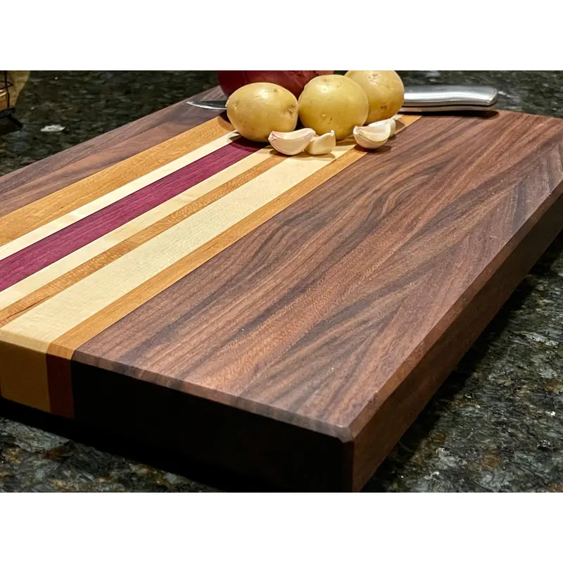 Rich Walnut Cutting Board – Dense Grain, Naturally Antimicrobial Surface 1