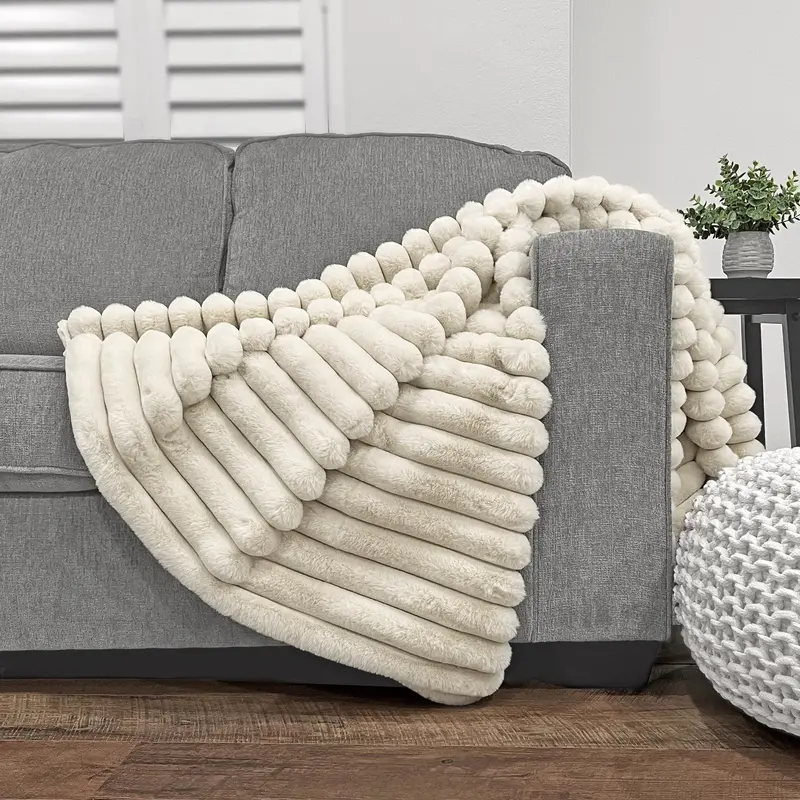 The Mood Puffy Throw – Ultra-Soft Dimensional Faux Fur Blanket 1